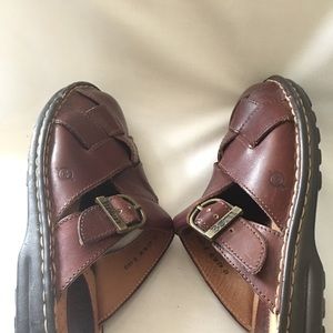 Born Women’s Leather Sandals Brown Gently Used 10